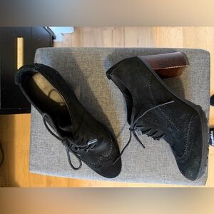 Tommy Hilfiger Black Suede high-heeled Oxfords